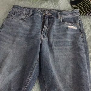 American eagle size 8 mom jean